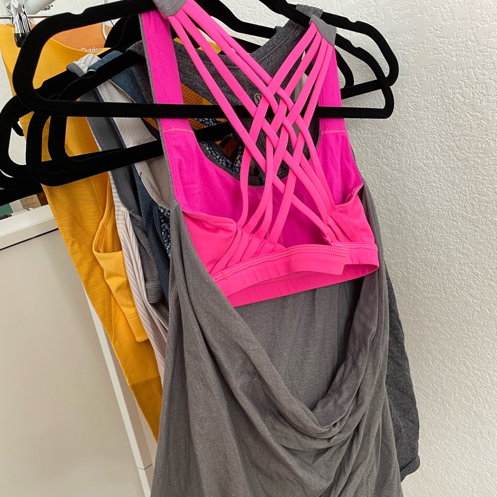 Lululemon 🔥 💕 hot pink open back 2 in 1 tank! Size 6 (perf for 4/6 builds)